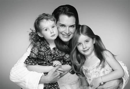 A photo of Brooke with her children.